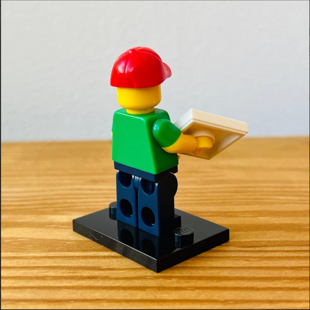 LEGO Series 12 Collectible Minifigures 71007 -Pizza Delivery Man